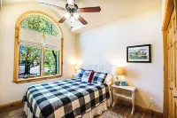 Spacious Golf Course Home Scenic Mt Views/HotTub/Stars/Ski/Hike/Golf/Family/WiFi