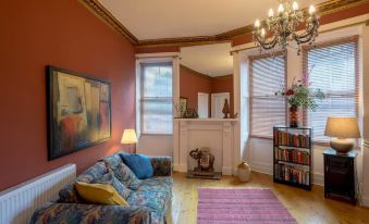 Joivy Unique&Artsy Royal Mile Apt - Relive Music History