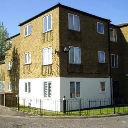 2 Bedroom Apartment  Heathrow Airport