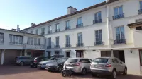 Hôtel du Cheval Rouge - parking