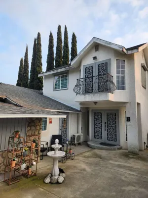 Monterey Park Retreat: Spectacular Views & Comfort Hotels in Monterey Park
