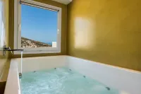 Alizea Villas & Suites - Hot Tub