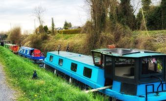 5 Star Stunning Houseboat, No Experience Required Enjoy the Most Romantic Trip
