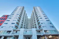 Chic 3 Bedroom City Central with Parking - Private Pools