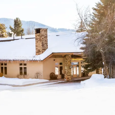 Flying Saddle Resort and Steak House Hotels in Alpine