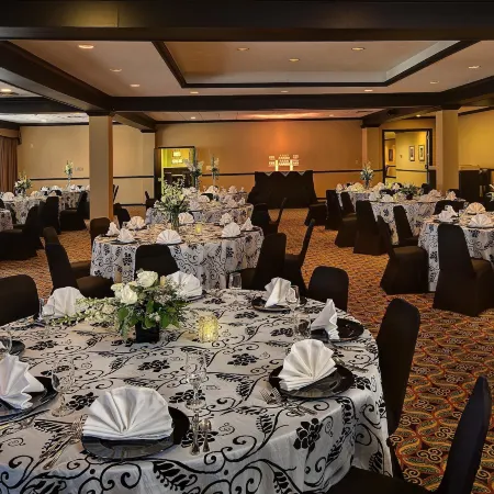 Historic Whispering Woods Hotel & Conference Center
