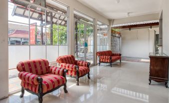 RedDoorz Near Malioboro Tugu Station Jogja 2