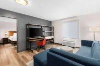 Everhome Suites Lexington - Horse Park