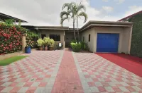 Casa Suenos: Iconic 4Br Home with Private Pool by RedAwning
