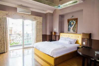 Khách sạn Edenroc Các khách sạn gần Trường Đại học Văn Lang - Cơ sở 2