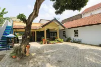 OYO 2440 Wallet Family Residence Syariah Hôtels à : Lumajang