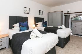 Strawberry Line, Flat 1