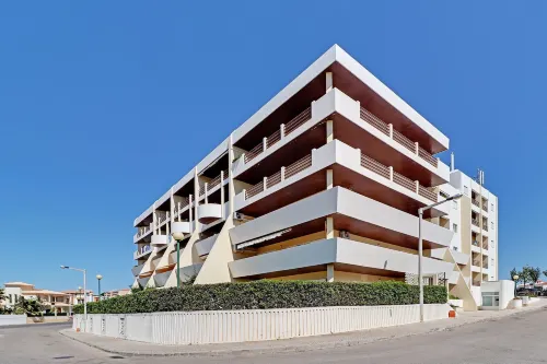 Albufeira Concept 1 with Pool by Homing Hotels in Guia