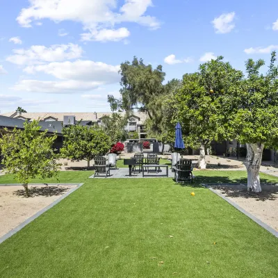 Lovely 1-Bedroom Condo in Biltmore - Parking Отели рядом с достопримечательностью «Особняк Уирглей»