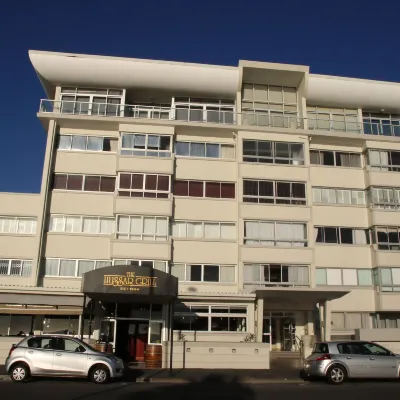 205 New Cumberland Hotels near Green Point Park