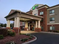 Holiday Inn Express & Suites Claypool Hill (Richlands Area) Hotel a Claypool Hill