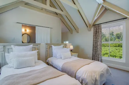 Franschhoek Rose Cottages Отели рядом с достопримечательностью «Chamonix»