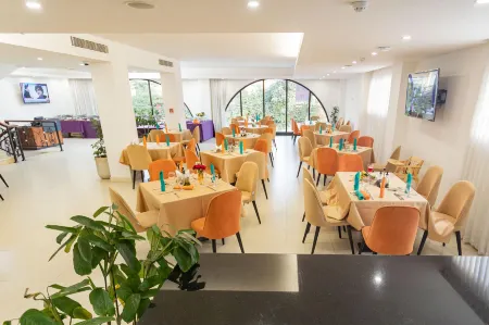 Elmos Hotel Отели рядом с достопримечательностью «AU Conference Center»