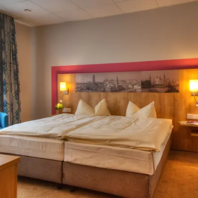 Hotel Kreuzer Hotels near Rissen