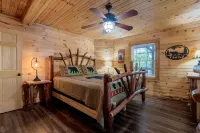 270 Black Bear 3 Bedroom Cabin by Redawning