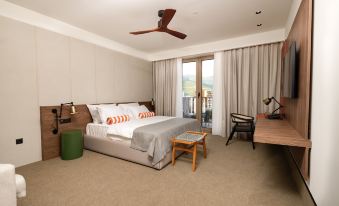Infinity Hotel & More
