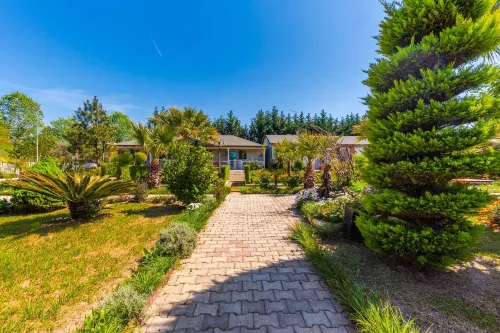 Kompleksi Aljoma Hotels in Fushe Gjonem