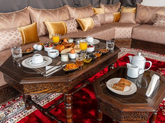 Yanis Guest House