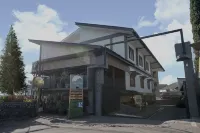 Dago's Hill Hotel Hotels in Sekeloa