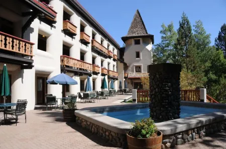 GetAways at Olympic Village Inn Отели рядом с достопримечательностью «Squaw Valley Ski Area»