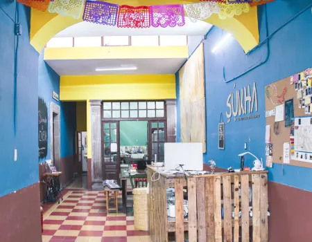 Sukha Hostel San Luis Отели рядом с достопримечательностью «Parque Central-Nara Garden»