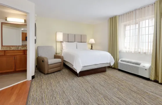 Candlewood Suites 薩萊納by IHG