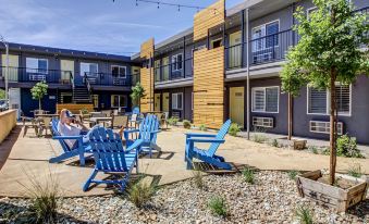 Americana Modern Hotel