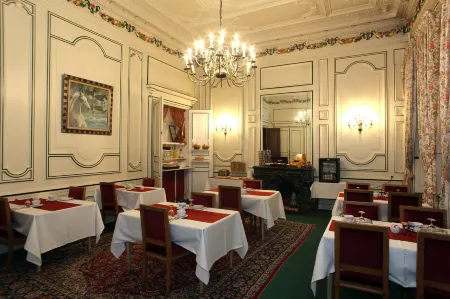 Château de La Motte Fenelon Отели рядом с достопримечательностью «La Caserne»