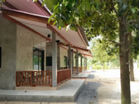 Baan Keree Thara Khiri Wong Hotels in Lan Saka