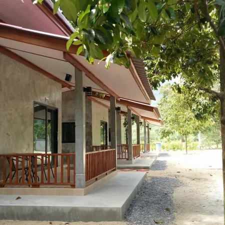 Baan Keree Thara Khiri Wong