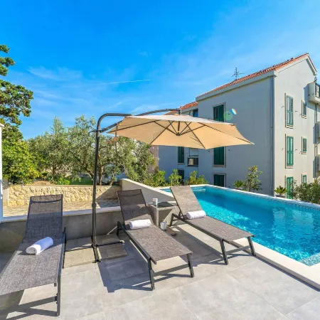 Summer Breeze Pool Apartments