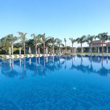 Dusit Thani LakeView Cairo
