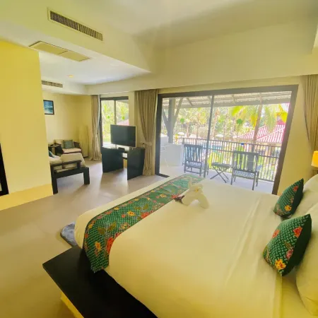 Palm Galleria Resort Khao Lak Отели рядом с достопримечательностью «Коралловый мыс»