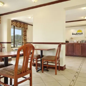 Days Inn & Suites by Wyndham Mobile