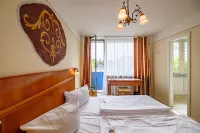 XII Apostel Albergo Hotels in Wahnheide