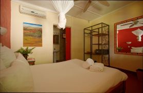 Jollyboys Backpackers and Camp
