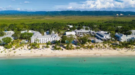 Riu Palace Tropical Bay - All Inclusive Отели рядом с достопримечательностью «Буби Кей»