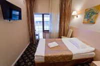 Aruna Hotel