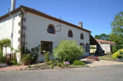 L'ENVERS CHAMBRES D'HOTES Hôtels à : Le Vigeant