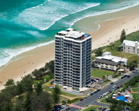 Golden Sands on the Beach - Absolute Beachfront Apartments Hotels in Main Beach