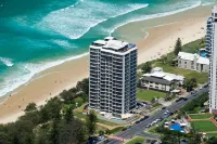 Golden Sands on the Beach - Absolute Beachfront Apartments Các khách sạn gần Sea World