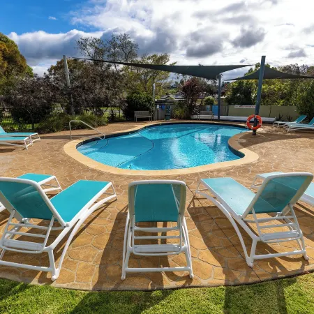 Nrma Eastern Beach Holiday Park Отели рядом с достопримечательностью «Кунварра Фэмили Холидей Парк»