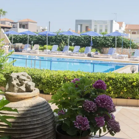 Niriides Hotel Apts Studios