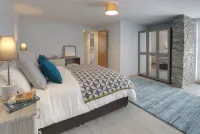 スウォンジー バレー ホリデイ コテージズ のホテル