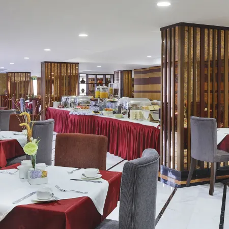 Gateway Hotel Отели рядом с достопримечательностью «Рынок Мина-базар»